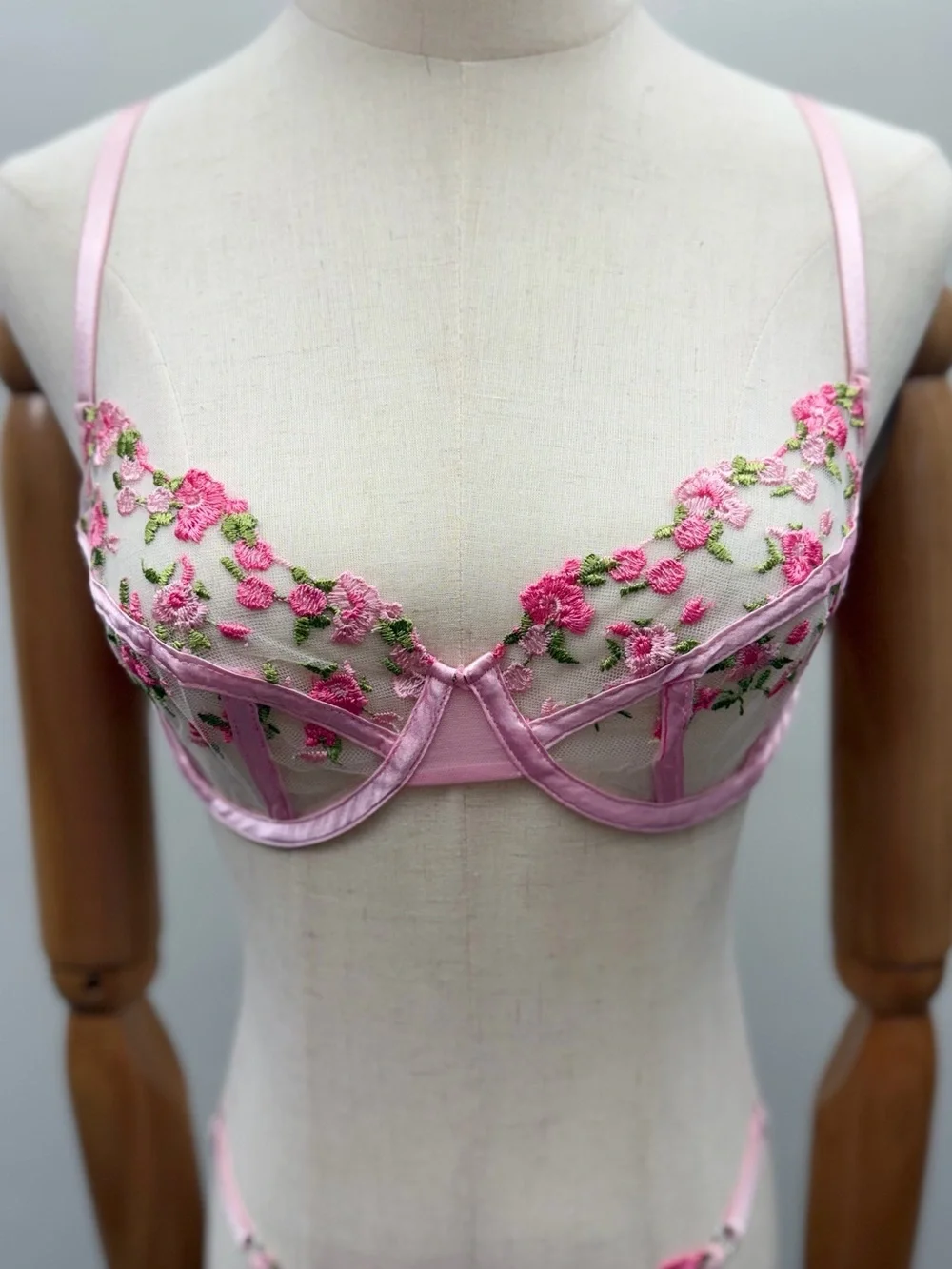 New Pink Floral Embroidered Sheer Lingerie Set Bra & Thong Size S